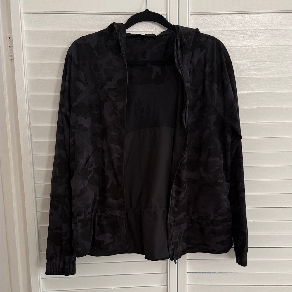 Lululemon camo rain jacket size medium
